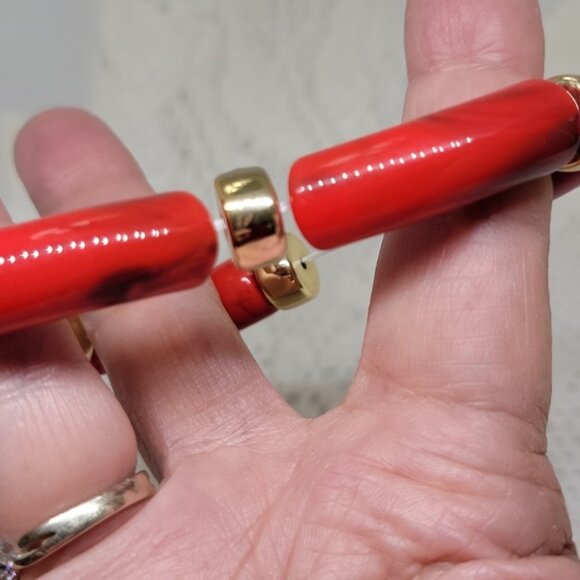 Acrylic Bangle Bracelet Gold Tone Spacers Stretch Red Fits 7" Wrist New - Picture 9 of 10